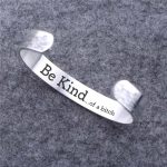 A965_BeKindBracelet1_HAN_PrdPic_231214_1_7c560466-f22d-400f-999c-fe1711fba98c