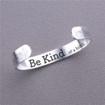 A965_BeKindBracelet1_HAN_PrdPic_231214_1_7c560466-f22d-400f-999c-fe1711fba98c