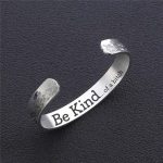 A965_BeKindBracelet1_HAN_PrdPic_231214_1_7c560466-f22d-400f-999c-fe1711fba98c