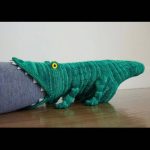 KnitCrocodileSocks1